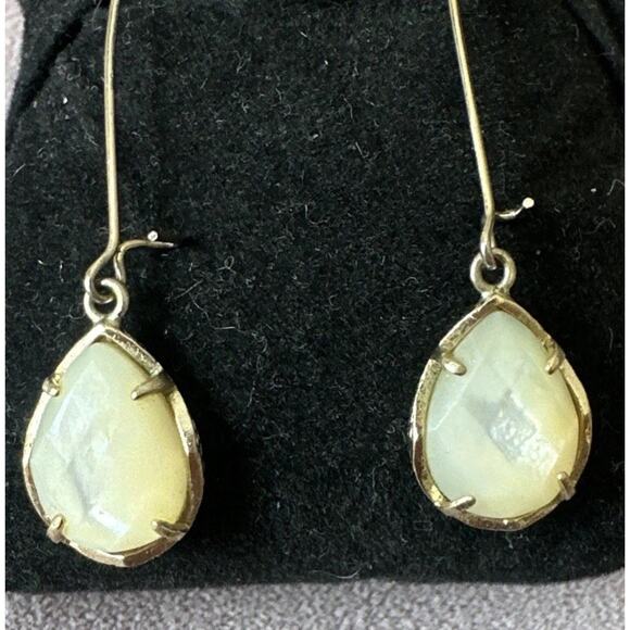 Kendra Scott Gold Tone Dee Drop Earrings In White Mother Of Pearl - Picture 3 of 8